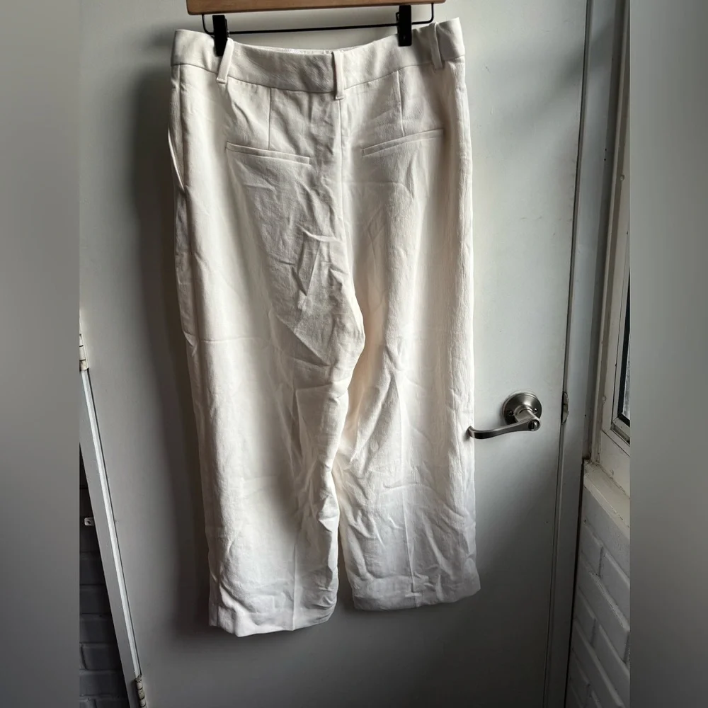 Aritzia The Effortless Pant Cropped CruiseLinen 12‎ workwear minimalist holiday